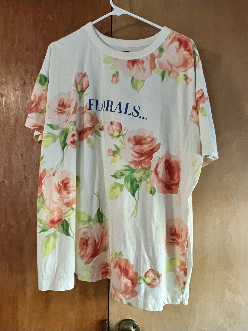 NWOT Old Navy x The Devil Wears Prada Florals Tshirt, size XL